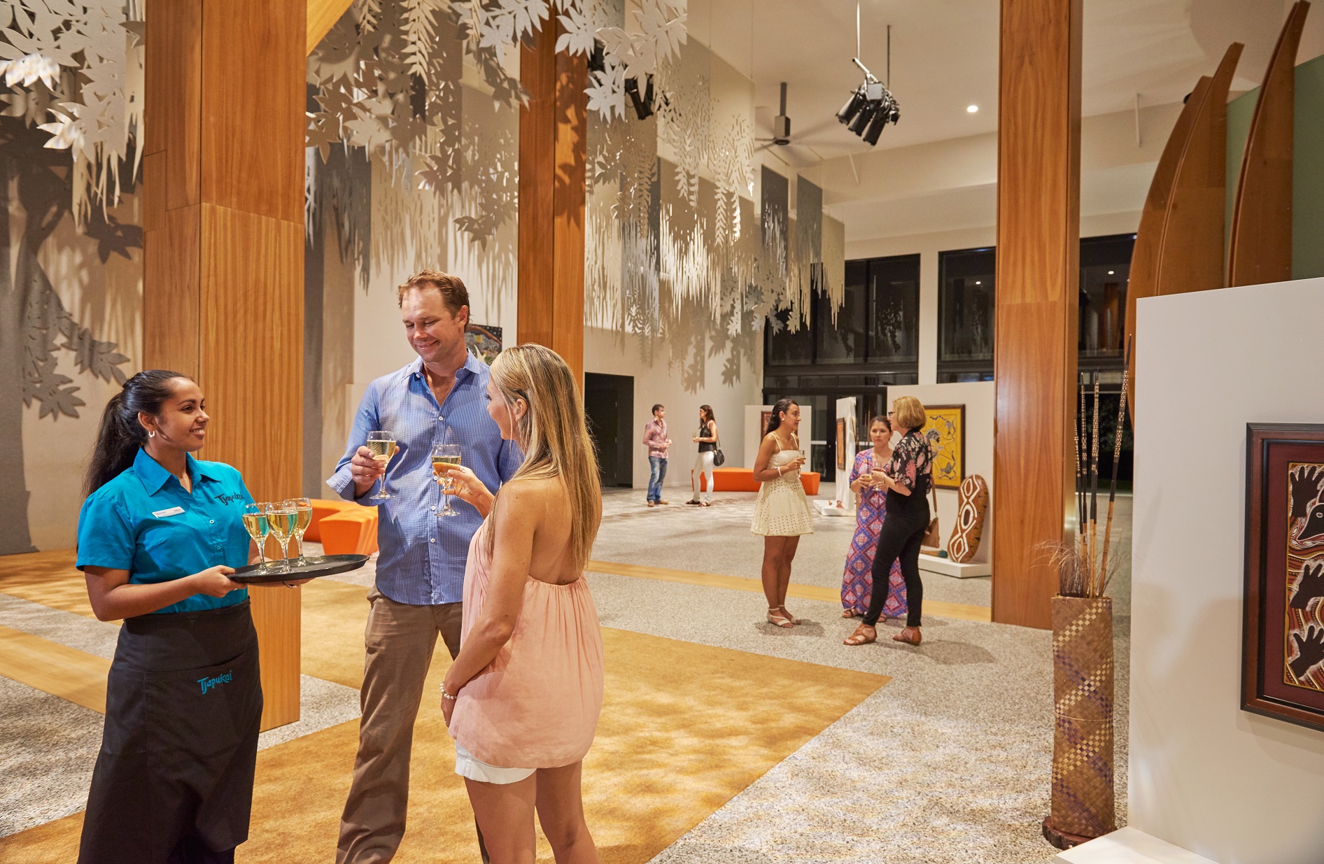 ジャプカイ到着後、ダンサーのお迎え　